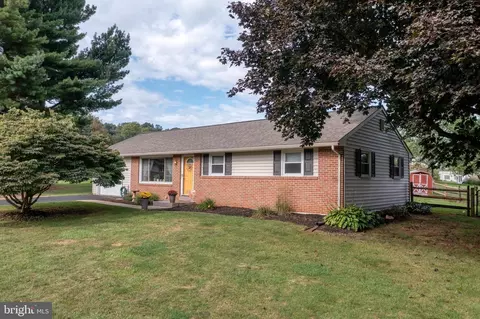 28 Mary Dr, Gap, PA 17527