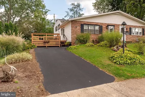 527 W Marion St, Lititz, PA 17543
