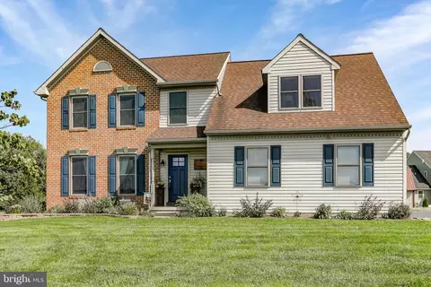 7 Longenecker Rd, Lititz, PA 17543
