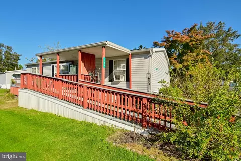 105 Falcon Ct, Lancaster, PA 17603