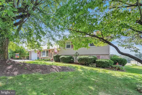 84 N Hershey Ave, Leola, PA 17540