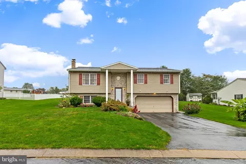72 Clover Dr, Denver, PA 17517