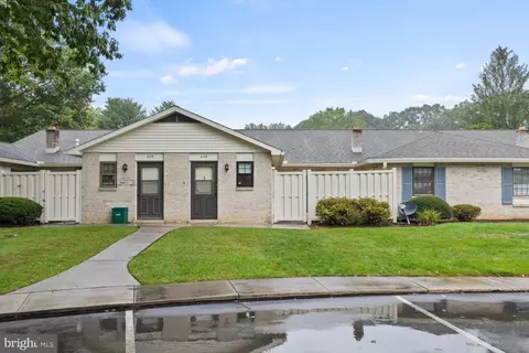 429 Valleybrook Dr, Lancaster, PA 17601