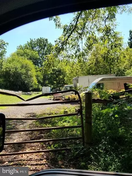 1100 Rabbit Hill Rd, Lititz, PA 17543 photo 2
