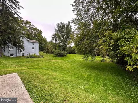2694 Charlestown Rd, Lancaster, PA 17603