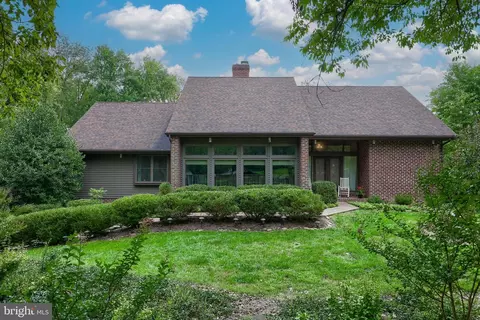 12 Waterfront Estates Dr, Lancaster, PA 17602