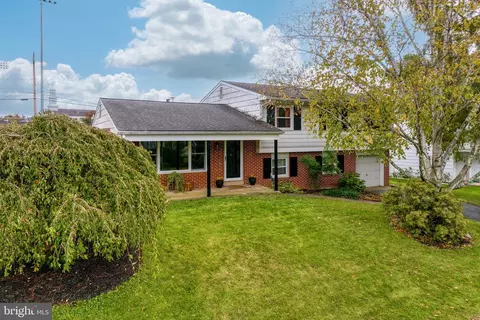 1757 Longview Dr, Lancaster, PA 17601
