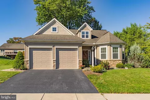 25 Summerlyn Dr, Ephrata, PA 17522