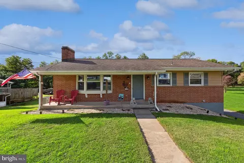 1735 Old River Rd, Marietta, PA 17547