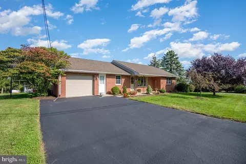 114 Snavely Mill Rd, Lititz, PA 17543 photo 2