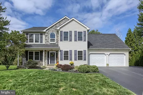 2470 Impala Dr, Ronks, PA 17572