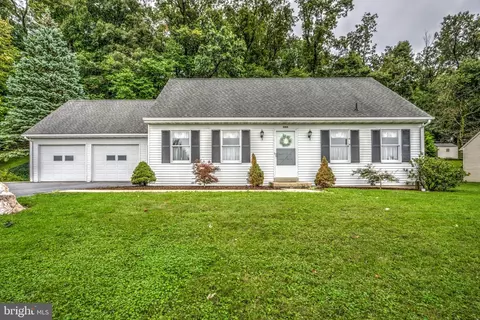 1284 Edgewood Dr, East Earl, PA 17519