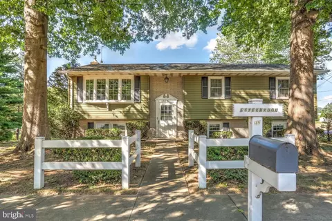 45 Park St, Akron, PA 17501
