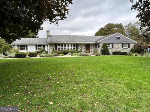 1137 W Main St, Ephrata, PA 17522