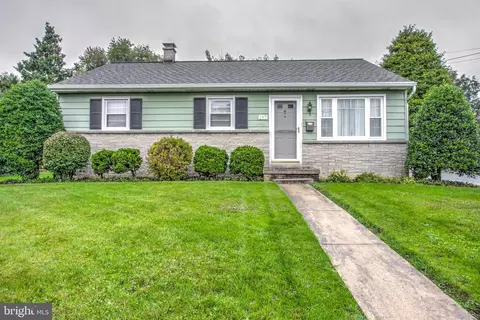 197 Wecaf Rd, New Holland, PA 17557