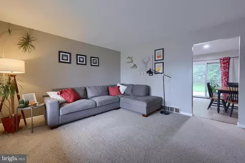122 S Oak St, Lititz, PA 17543 photo 6