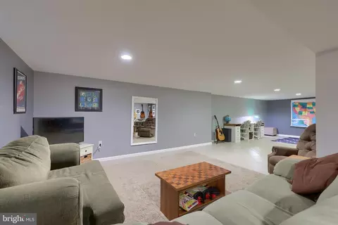 122 S Oak St, Lititz, PA 17543 photo 24