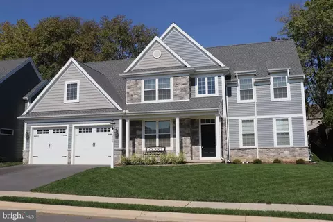 1076 Greenview Dr, Lancaster, PA 17601
