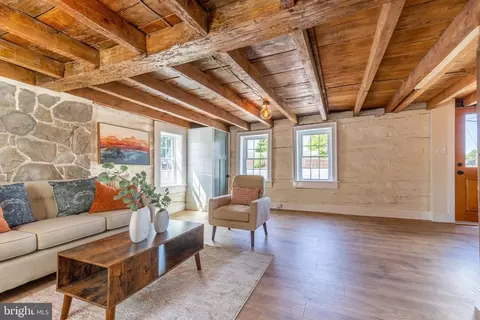23 N Queen St, Marietta, PA 17547