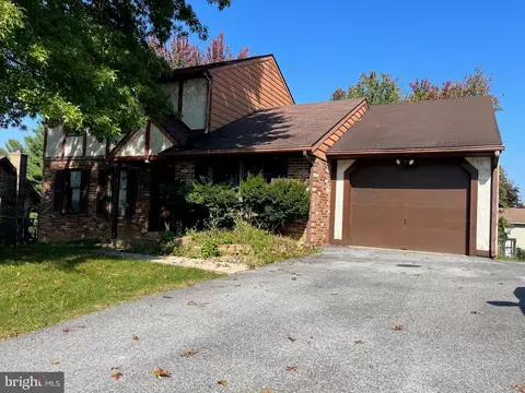 525 Delp Rd, Lancaster, PA 17601