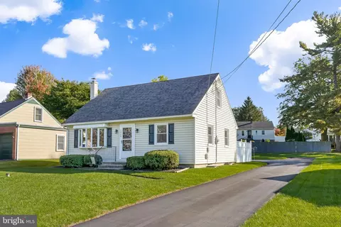 1924 Manor Ridge Dr, Lancaster, PA 17603