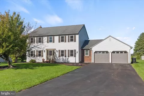 420 Blake Ter, Manheim, PA 17545