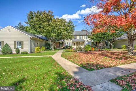 7 Ashlea Vlg, New Holland, PA 17557