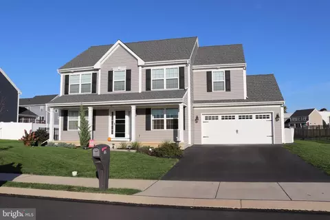 12 Amber Ln, Ephrata, PA 17522