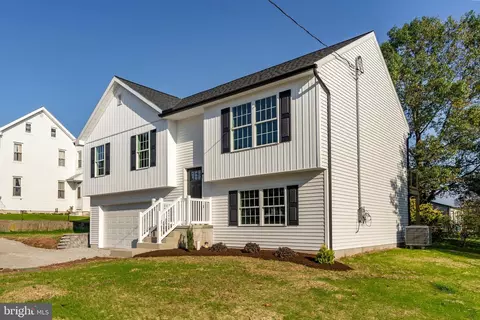 10 Vine St, East Earl, PA 17519