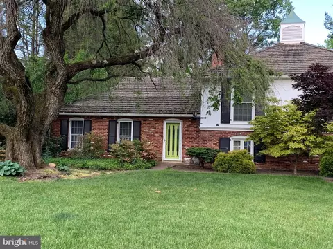 1364 Country Club Dr, Lancaster, PA 17601