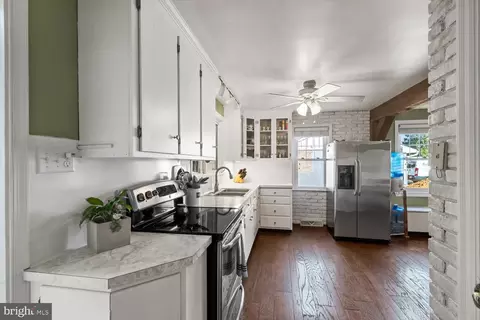 131 E Market St, Lititz, PA 17543 photo 9