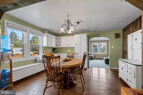 131 E Market St, Lititz, PA 17543 photo 2