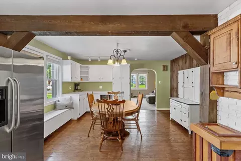 131 E Market St, Lititz, PA 17543 photo 4
