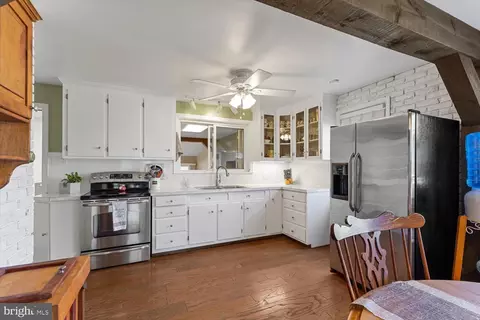 131 E Market St, Lititz, PA 17543 photo 8