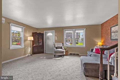 131 E Market St, Lititz, PA 17543 photo 5