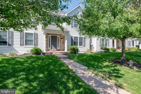 118 Baneberry Ln, Lititz, PA 17543