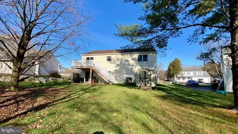317 Coventry Ln, Lititz, PA 17543 photo 3