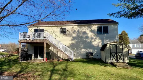 317 Coventry Ln, Lititz, PA 17543 photo 2