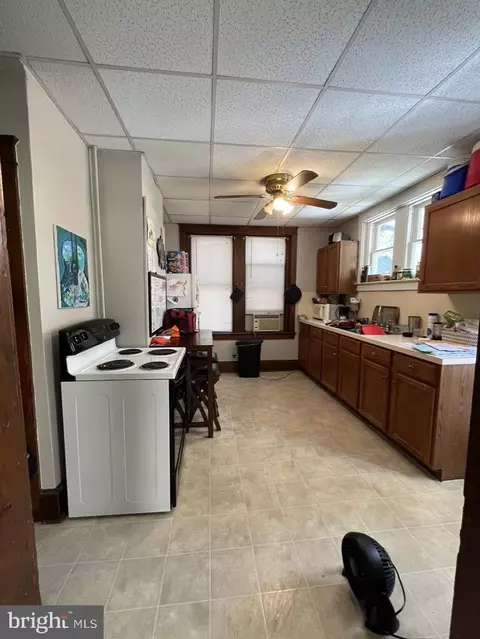 408 E Main St, Lititz, PA 17543 photo 8