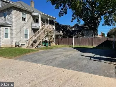 408 E Main St, Lititz, PA 17543 photo 3