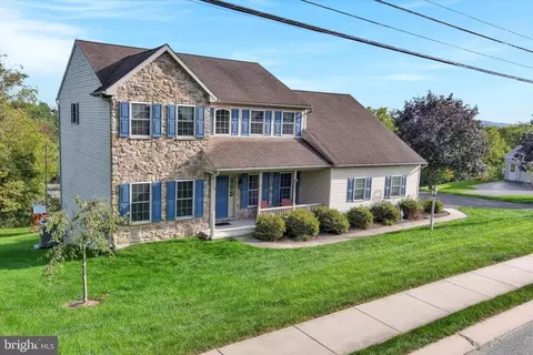 638 W Ridge Rd, Elizabethtown, PA 17022