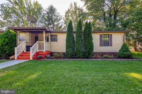 822 Carrie Ct, Lancaster, PA 17601