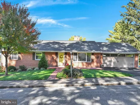 224 N Maple St, Ephrata, PA 17522