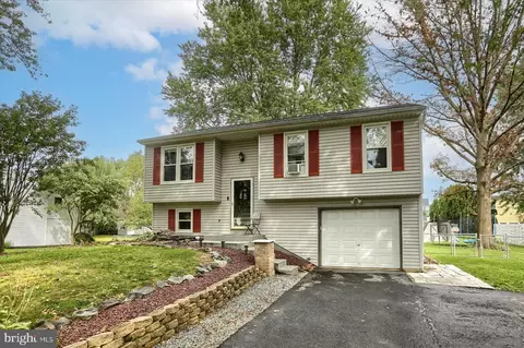 405 Hollyann Dr, Landisville, PA 17538
