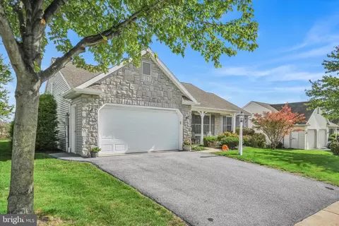 416 Rosewood Dr, Manheim, PA 17545