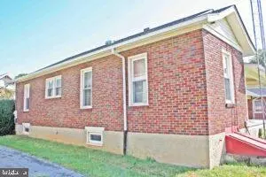  2020 Linden St, East Petersburg, PA 17520 photo 4