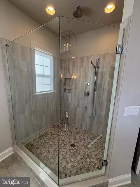 Bath - 994 Valley Crossing Dr, Lititz, PA 17543 photo 6 of 7