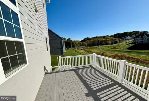 Exterior - 994 Valley Crossing Dr, Lititz, PA 17543 photo 7 of 10