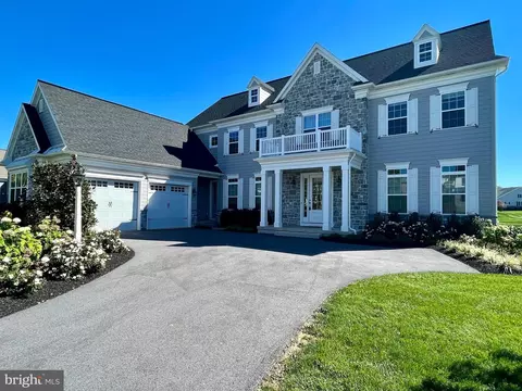 Exterior - 994 Valley Crossing Dr, Lititz, PA 17543 photo 2 of 10