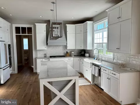 Kitchen - 994 Valley Crossing Dr, Lititz, PA 17543 photo 1 of 5